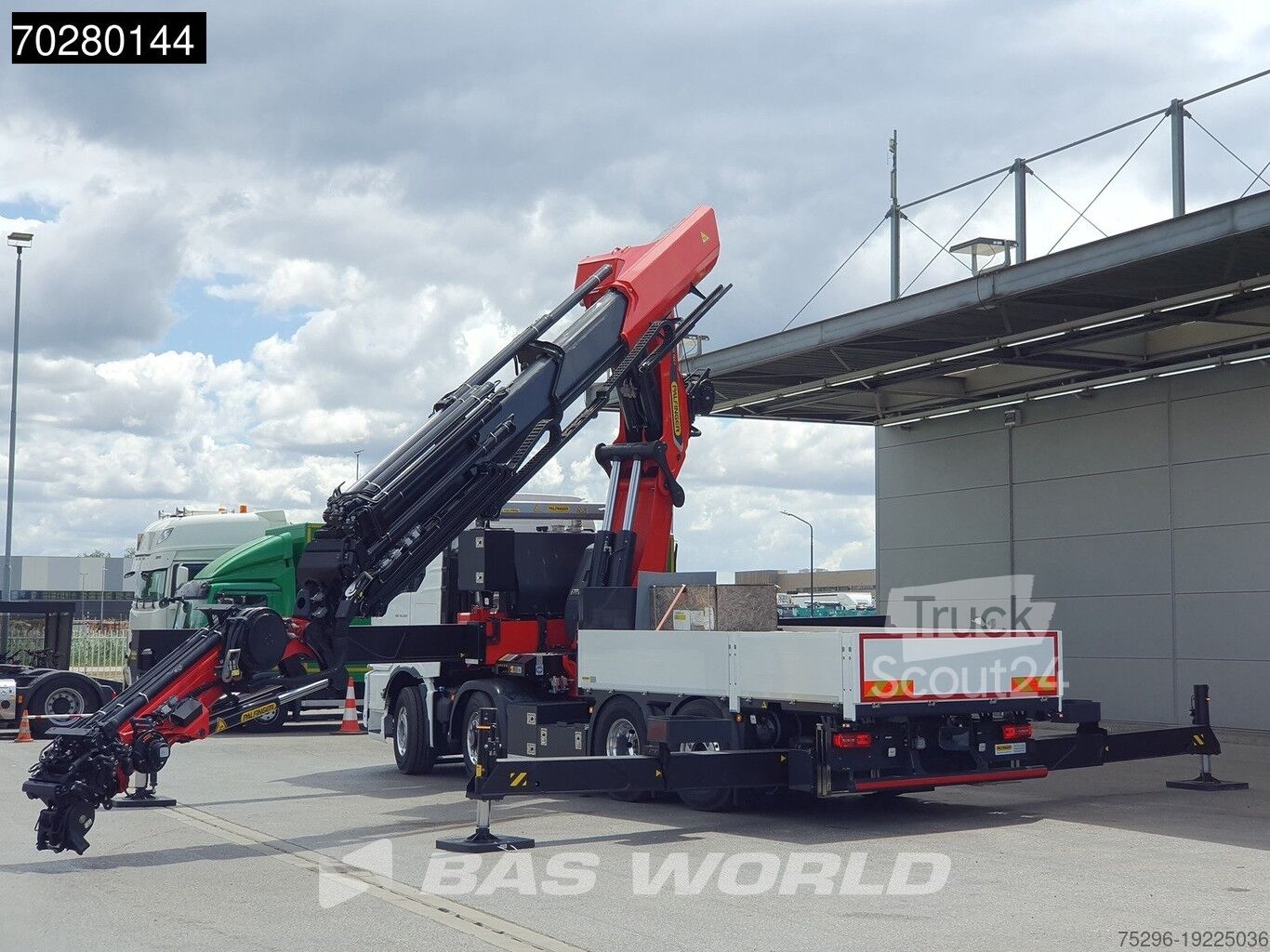 ⇒ MAN TGS 8X4 Palfinger TEC Kran C