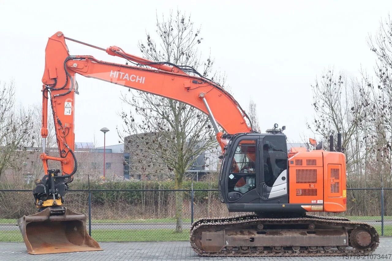 ⇒ Hitachi ZX225 USRLC-6 | ROTOTILT | BUCKET | GOOD CONDITION