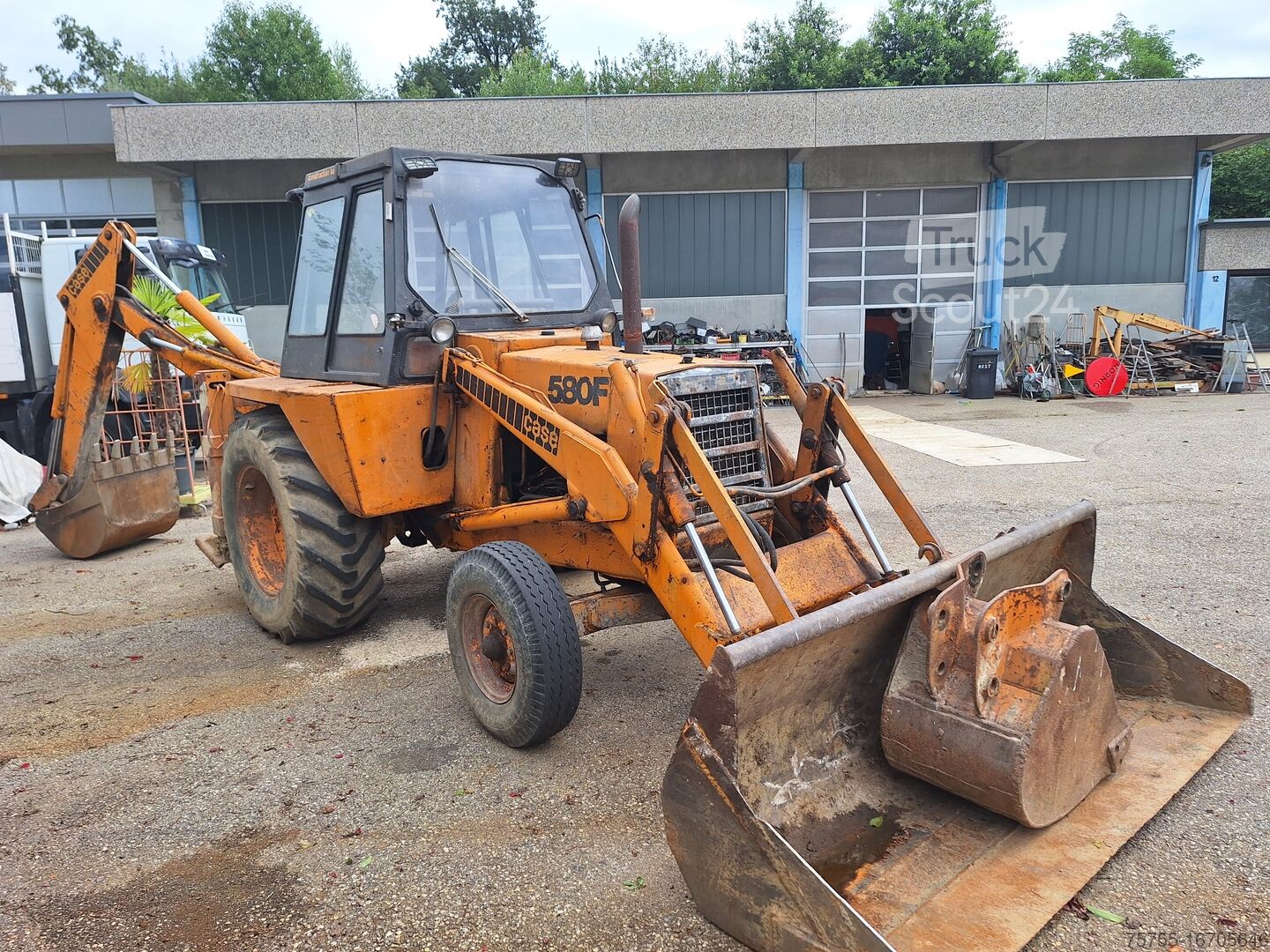 ⇒ Case 580 F Heckbagger 🏷️
