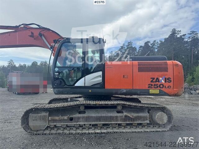 ⇒ Hitachi ZX250LC-5B Crawler Excavator – Rototilt and 2 Buck