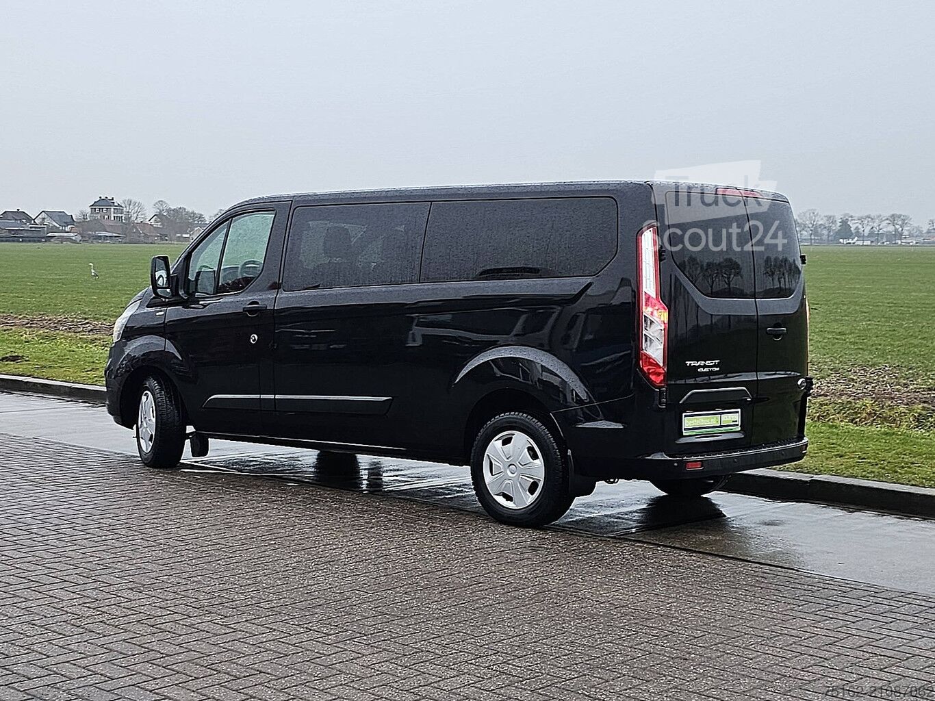 ⇒ FORD TRANSIT CUSTOM L2H1 9p 2x Airco! - TruckScout24.com 🏷️