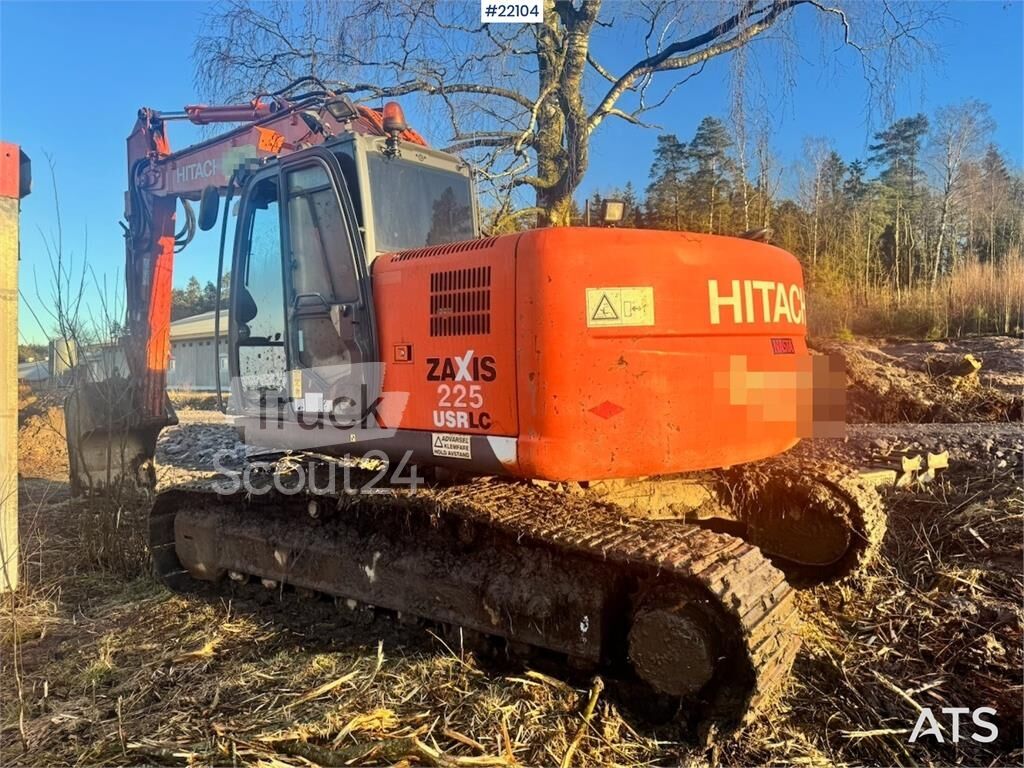 ⇒ Hitachi ZX225USRLC-3 crawler excavator with rototilt and 2