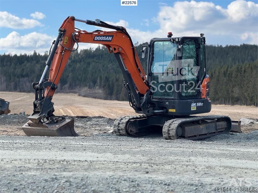 メッセージ専用 ⇒ Doosan DX50Z-7 mini excavator – 3 buckets – swing boom