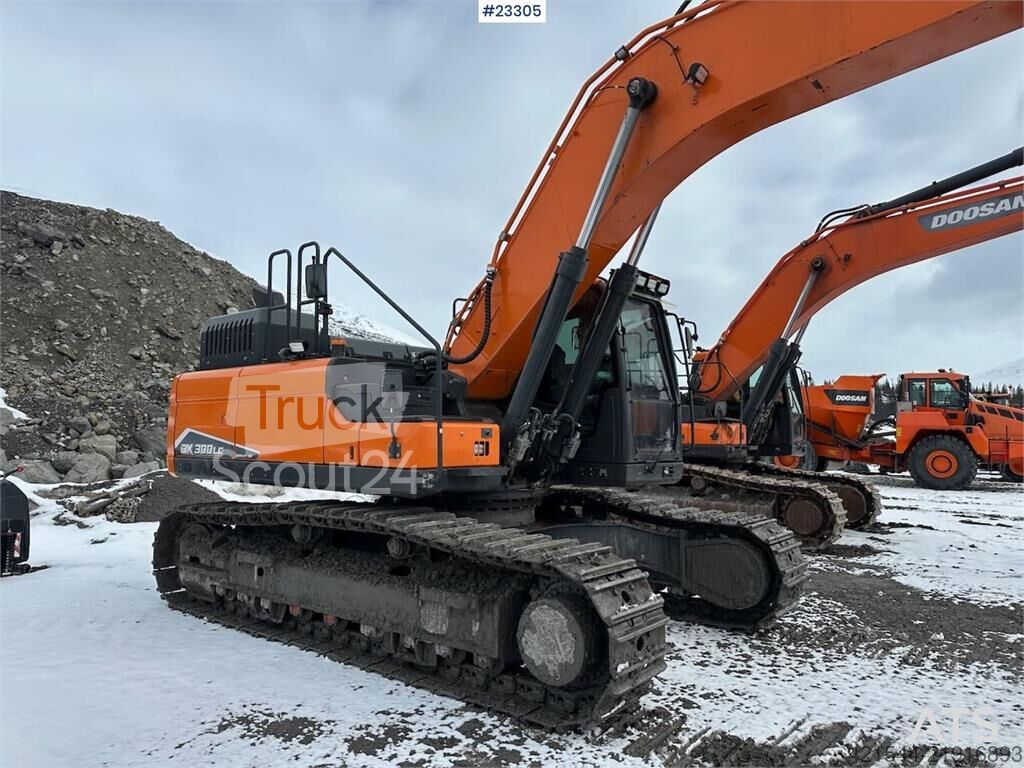 ⇒ Doosan DX300LC-7 excavator w/ GPS, 3 buckets and tiltrota