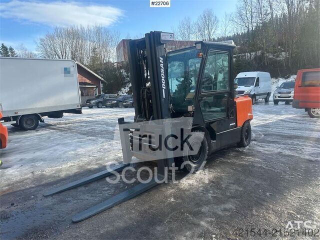⇒ Doosan D55C-5 forklift 5.5 tons w/ 4.5 meter lift height ...