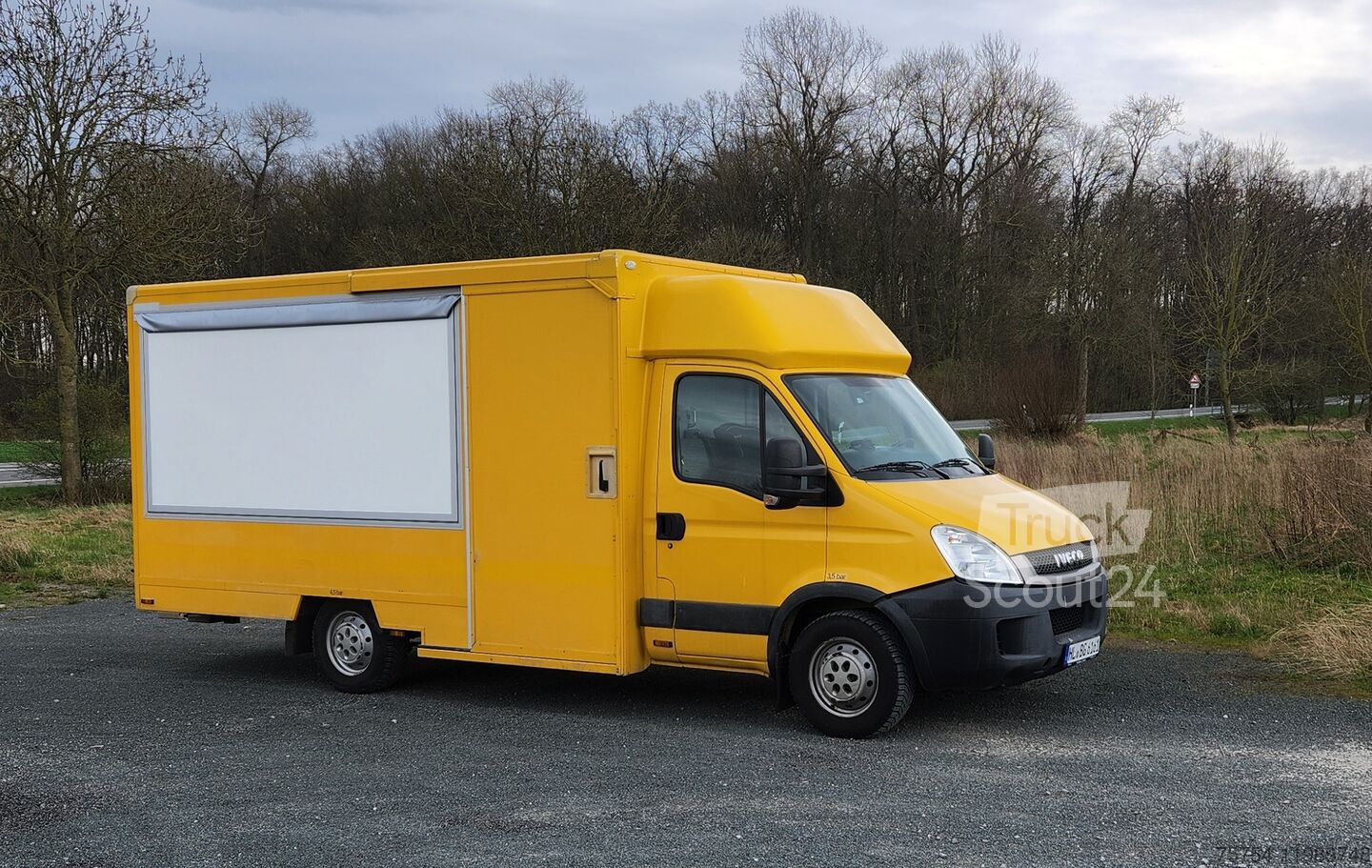 ▷ Mercedes-Benz Professioneller Food Truck Umbau auf Basis eines