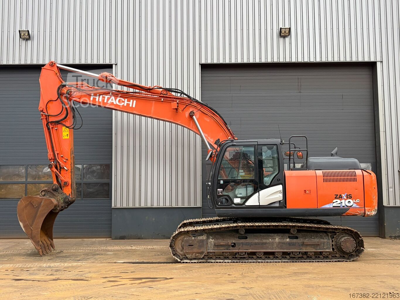ち〜 ⇒ Hitachi ZX210LC-6 - TruckScout24.nl 🏷️
