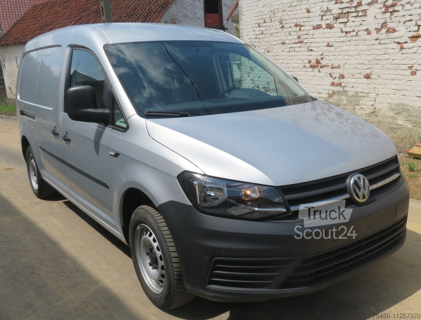 VW Caddy maxi - 102pk buy used - Offer on TruckScout24