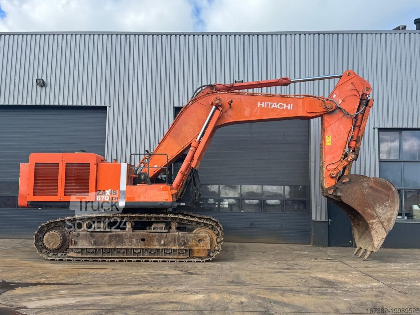 株式会社 ⇒ Hitachi ZX670LCH-3 - TruckScout24.com 🏷️