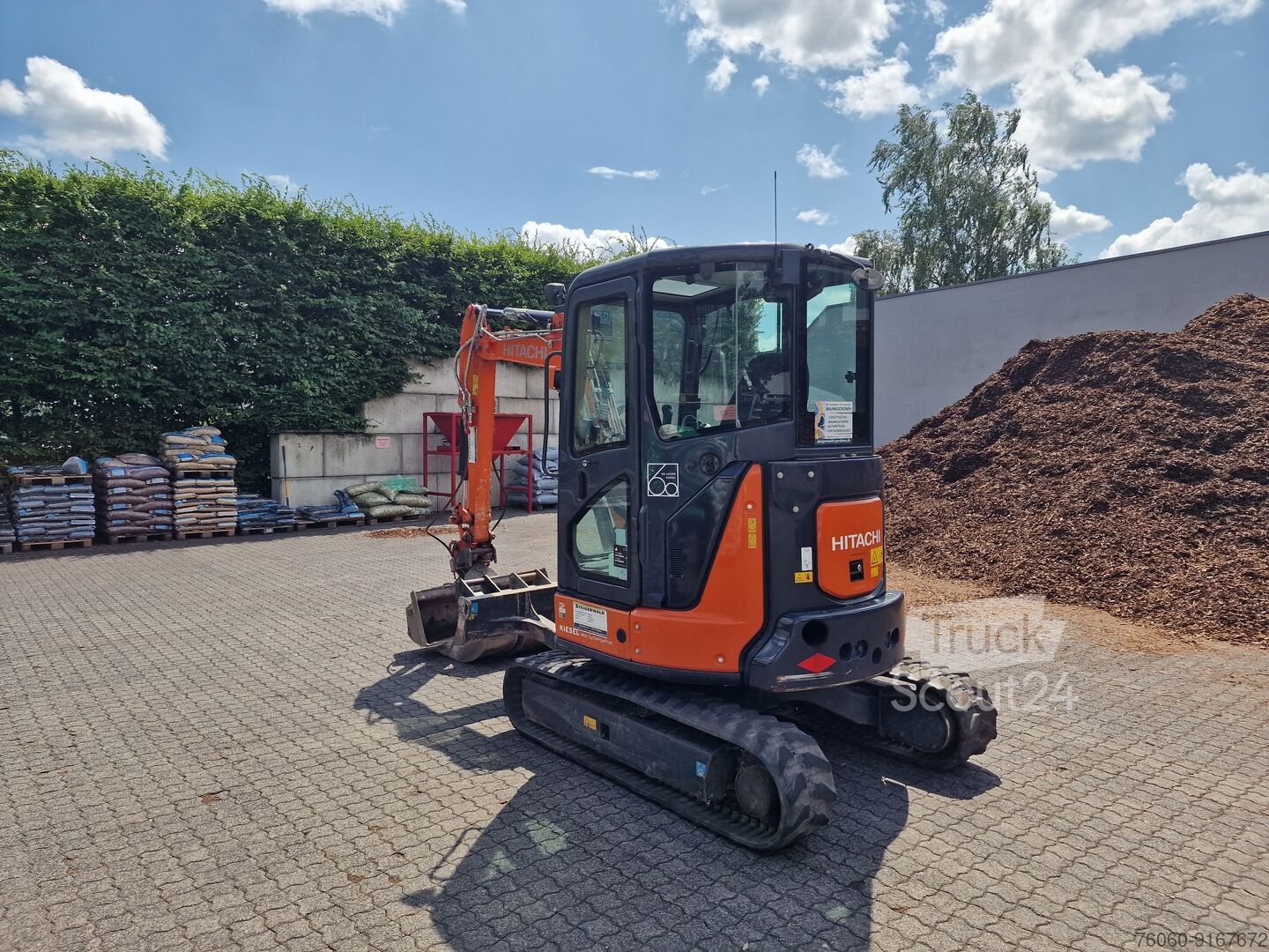 33 ① Specyfikacja koparki Hitachi ZX33U-5A (2013 - 2018