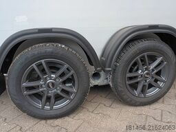 Debon Trailer schön blau Roadster 700 Alufelge direkt