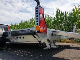 Brian James Trailers A2 Transporter Kleinwagen hinter Wohnmobil