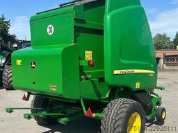 John Deere 864