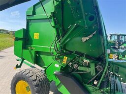 John Deere 864