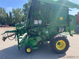 John Deere 864