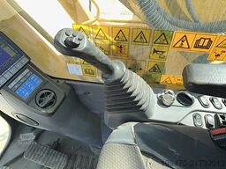Komatsu HB215LC-3
