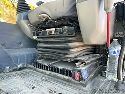 Komatsu HB215LC-3