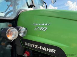 DEUTZ-FAHR Agrokid 230 Hofschlepper +Kehrbesen&Mähwerk