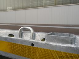 Fliegl SDS 390 Plateau mit Verriegelung+Rungen