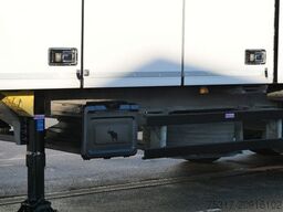 SCHMITZ CARGOBULL SKO 24/ SEITLICHE TÜREN / FALTWAND/ LIFT /2,75