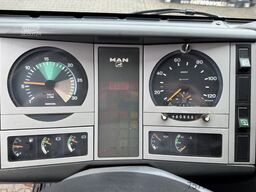 MAN LE 11.220C 4x2 EURO3 SKRZYNIA Z HDS HIAB 071