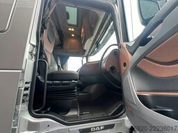 DAF XF 530 8X2+HIAB 1055E-8+JIB 150X-6 KRAAN/KRAN/C...