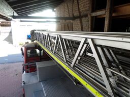 MAGIRUS DEUTZ Feuerwehr Drehleiter Magirus DLK 23/12    1 hand