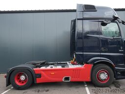 Mercedes-Benz Actros 1945 GigaSpace tractor unit