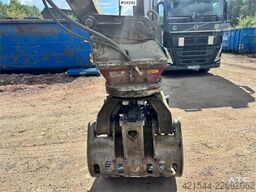 Volvo EW160E Wheeled Excavator w/ Elevating Cab and Grap
