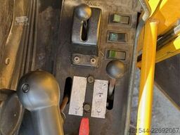 Åkerman H3M Wheeled Excavator – Tiltrotator and Bucket