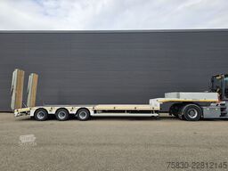 Max Trailer MAX 110 / 3 X STEERING AXLE / HYDRAULIC RAMP