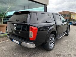 Nissan Navara 4WD 5 posti con HardTop