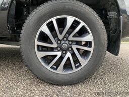 Nissan Navara 4WD 5 posti con HardTop