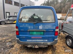 Toyota Hiace 4WD with 2 sets of tires