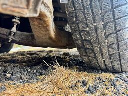 Toyota Hiace 4WD with 2 sets of tires