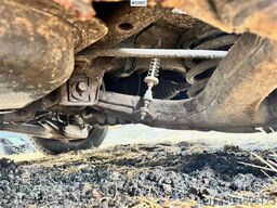 Toyota Hiace 4WD with 2 sets of tires