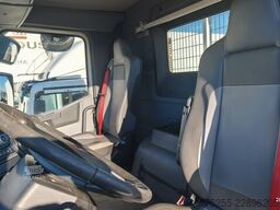 RENAULT 26.440 C 6X2 EURO 6 + GRUA HMF