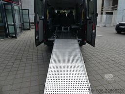 VW Crafter Kombi 35 2.0 TDI MR Autom. RAMPE/9-SITZE