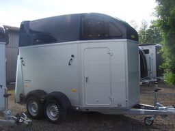 Humbaur Xanthos + dreh und schwenkbare Klappe