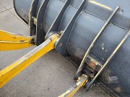 KOMATSU WA 200 * WENIG BELASTET * TOP * NEUE REIFEN