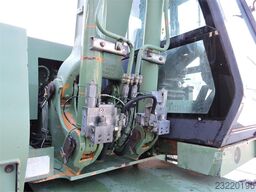 CASE 688B