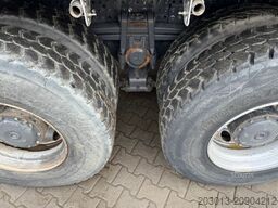 MERCEDES-BENZ Arocs 3243 8x4 Kipper Schwarzmuller Bordmatik