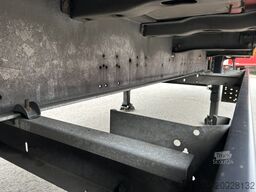 Schmitz Cargobull SCB S3B / Box Trailer / 2x Liftaxle / APK TUV 0...