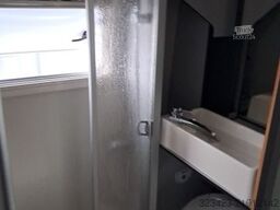 KARMANN Dexter 4x4 DE 570 AW Klima, RFK, El. Trittstufe