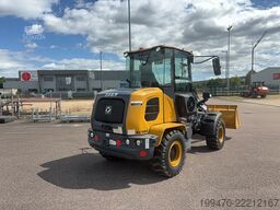 XCMG XC916E with bucket and forks