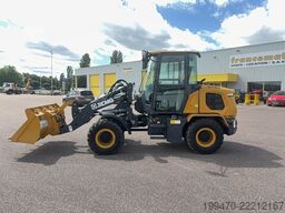 XCMG XC916E with bucket and forks