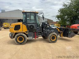 XCMG XC916E with bucket and forks