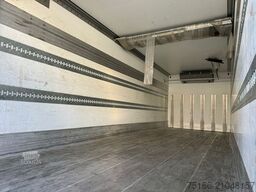 MERCEDES-BENZ ANTOS 2540 L Kühlkoffer 8,2 m LBW 2 T*CARRIER