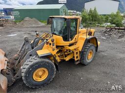 Volvo L180F Wheel loader with bucket