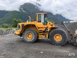 Volvo L180F Wheel loader with bucket